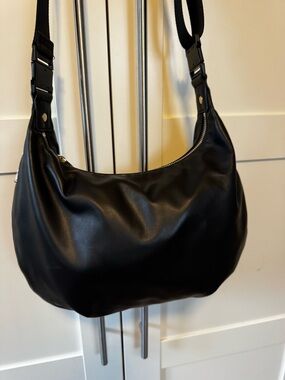 Like New Lo and sons Aoyama Black Leather and Gold Shoulder Bag